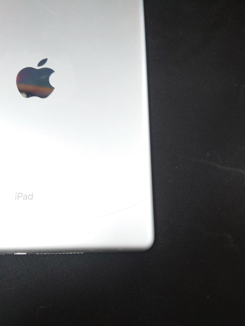 小*界様 Apple iPad シルバー 本体　6世代 128GB