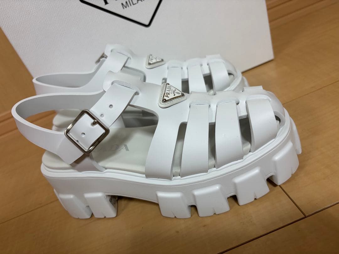 【新品未使用】PRADAモノリス ラバーサンダル 白 23センチ 36