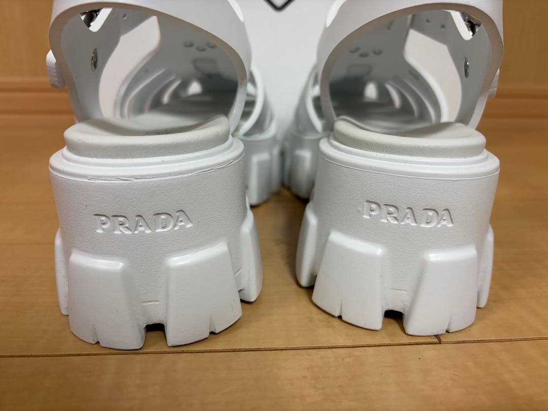 【新品未使用】PRADAモノリス ラバーサンダル 白 23センチ 36