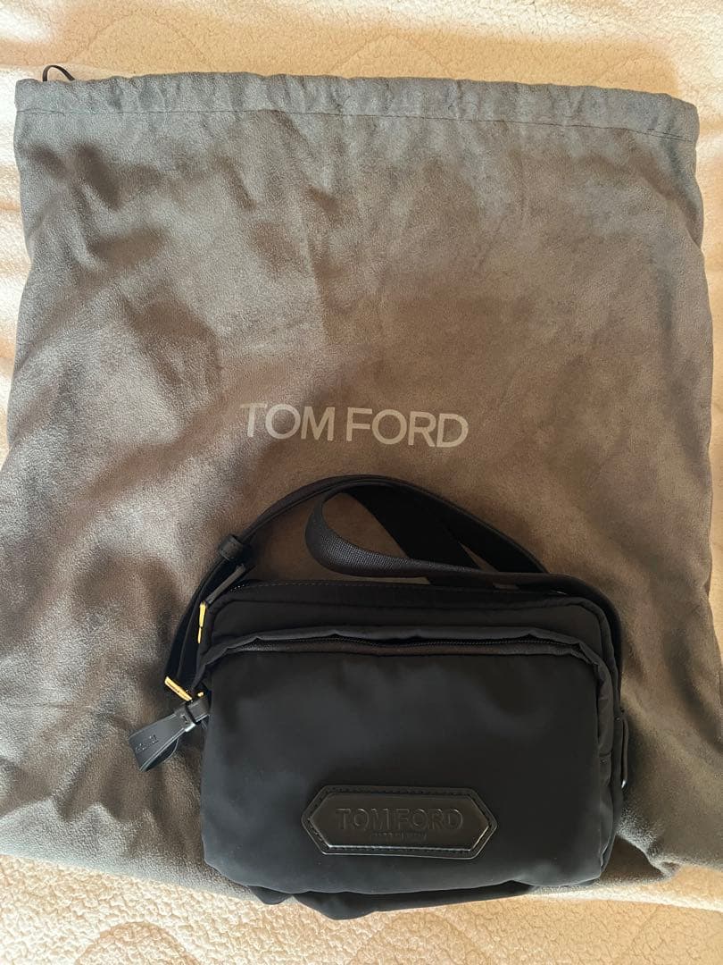 【未使用】TOM FORD ボディバッグ ブラック