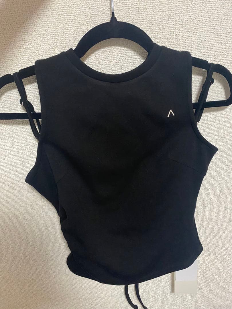 Andmary Heart point tops ♡