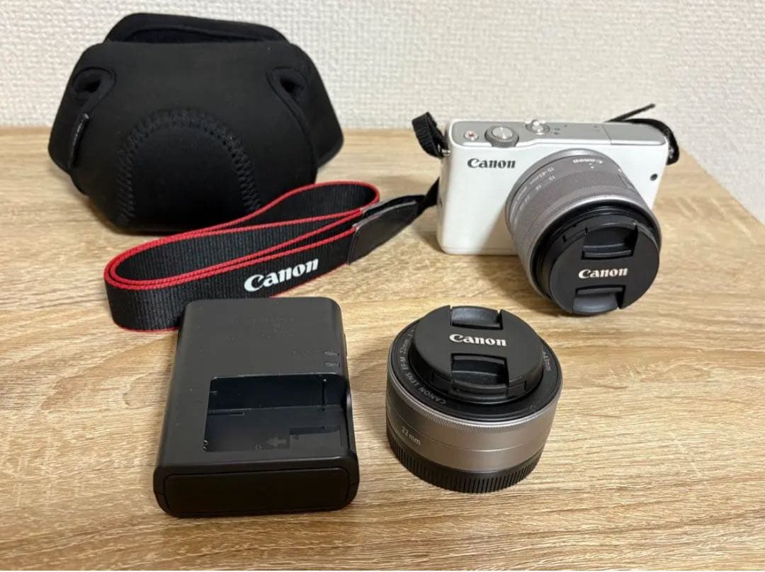 Canon EOS M10 ダブルレンズセット【バッテリー付／動作品／匿名配送】