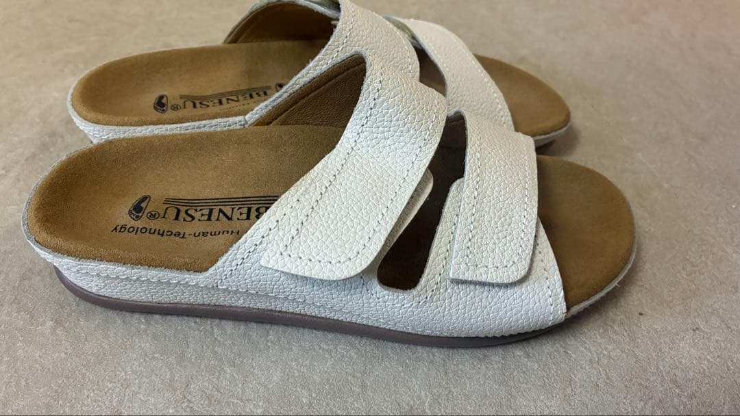美品ベネッシュ BENESU 外履きサンダル 24㎝ 009W 白 ベネシュ