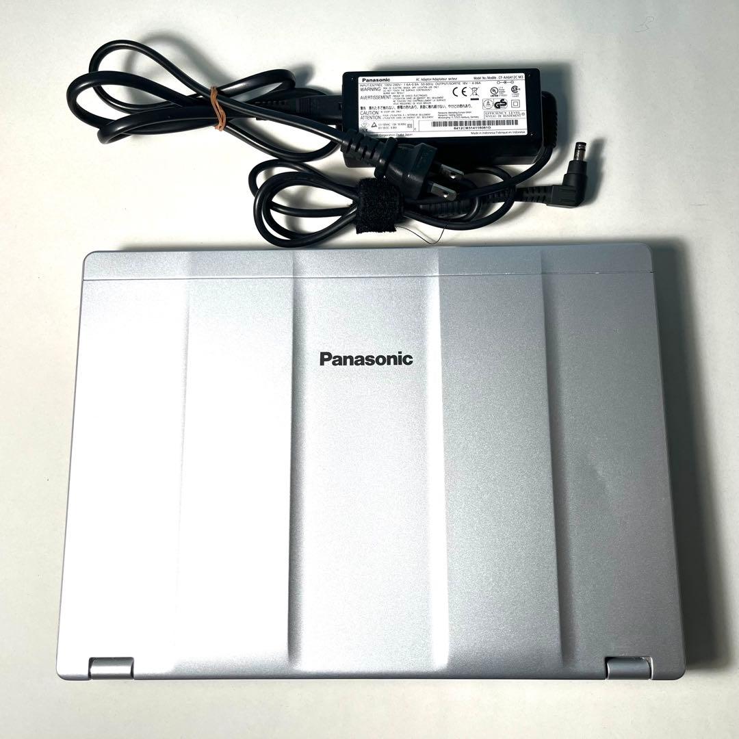 超軽量コンパクト持ち運び楽々！すぐ使えるSSD搭載快速！カメラ付きノートパソコン