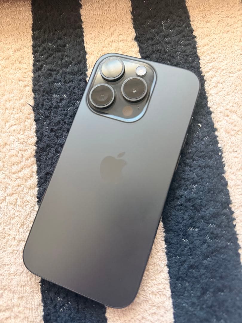 Apple iPhone 15 pro 256GB バッテリー容量87%