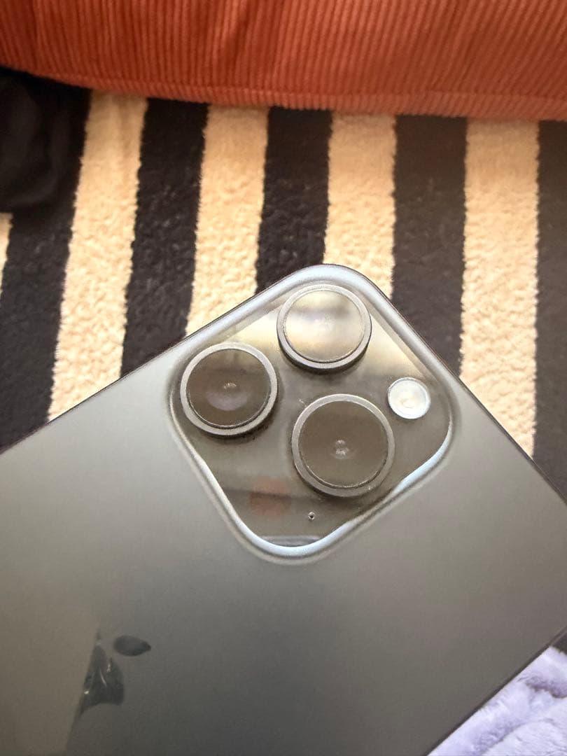 Apple iPhone 15 pro 256GB バッテリー容量87%