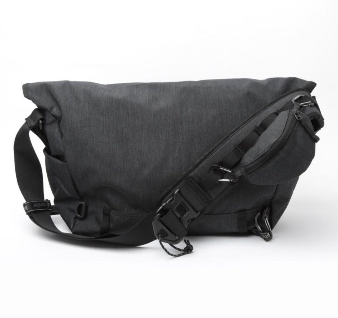 and wander メッセンジャーバッグ