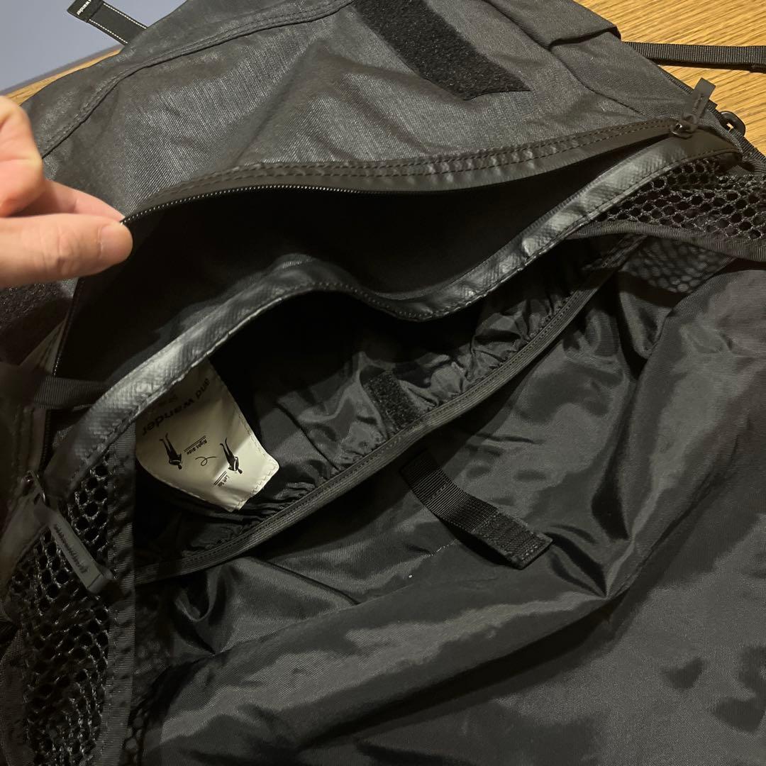 and wander メッセンジャーバッグ