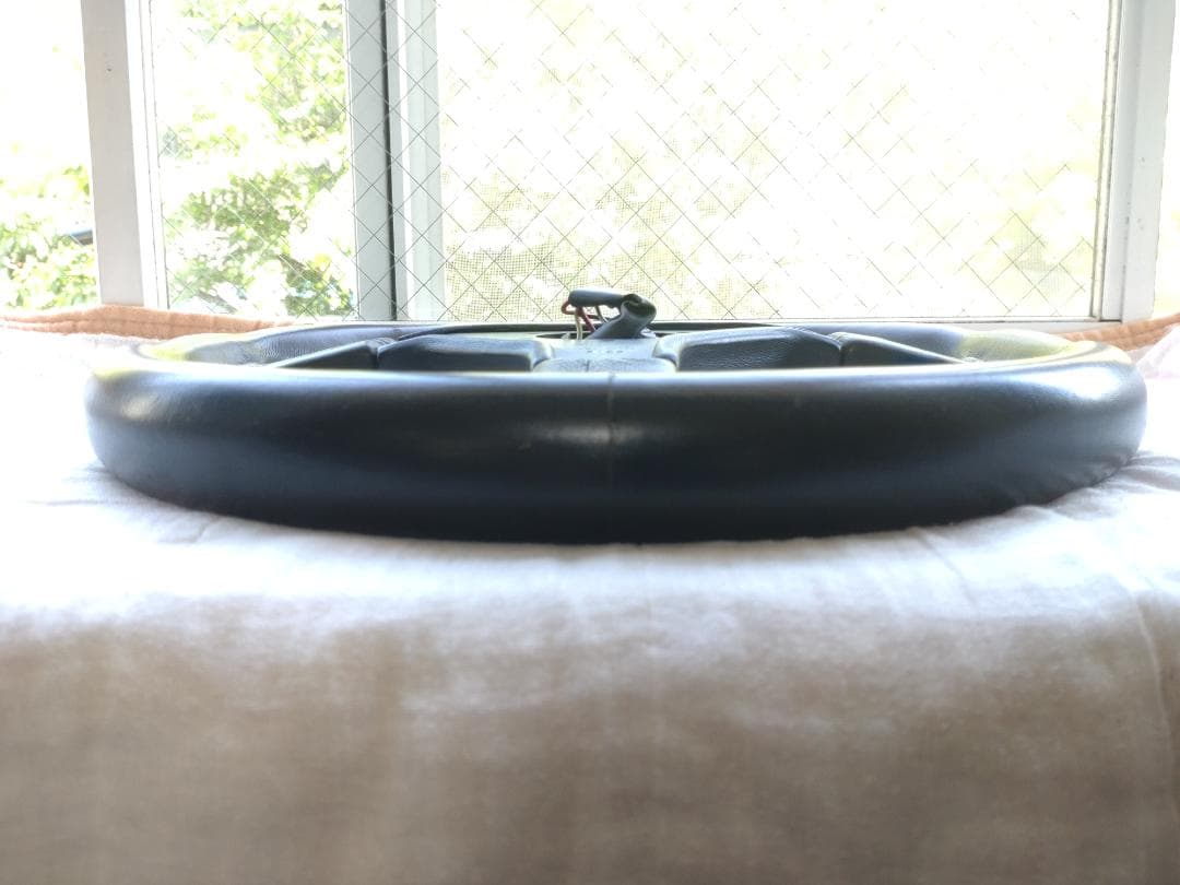 MOMOステアリングホイール〈即日発送〉