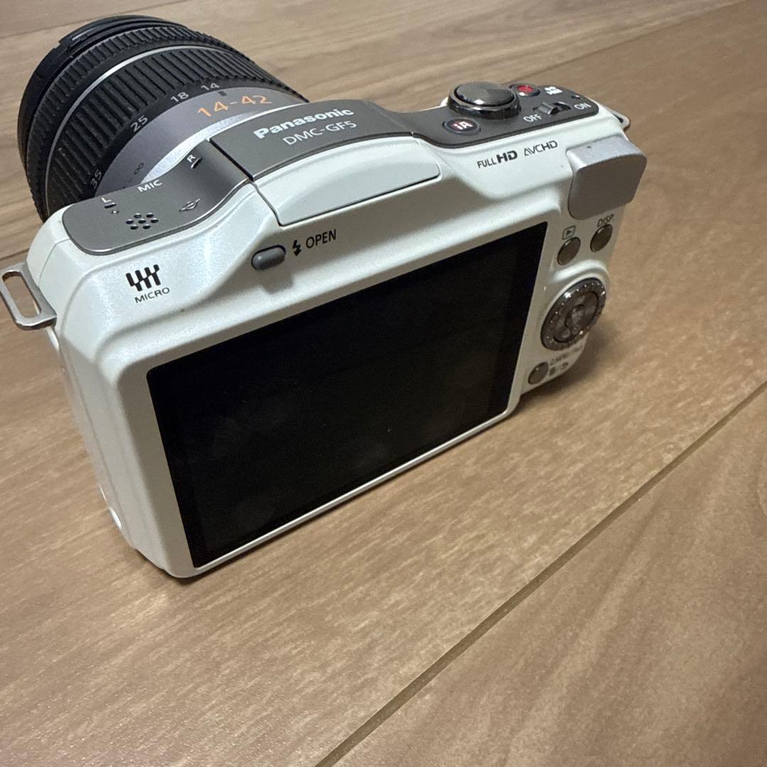 パナソニック　LUMIX DMC-GF5