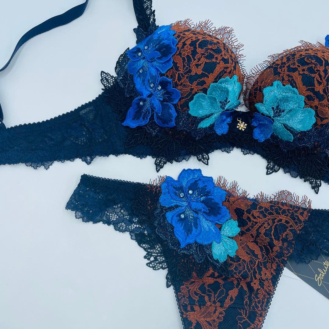 wacoal サルート　69G 店舗限定 新品　P-upブラソングE65M