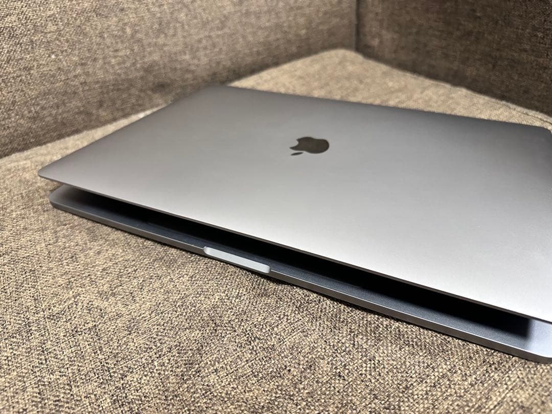 美品　MacBookPro 16 i7- 16- 512 office 永続版