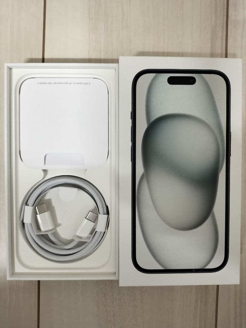 極美品　バッテリー100％　iPhone15 【128GB】SIMフリー