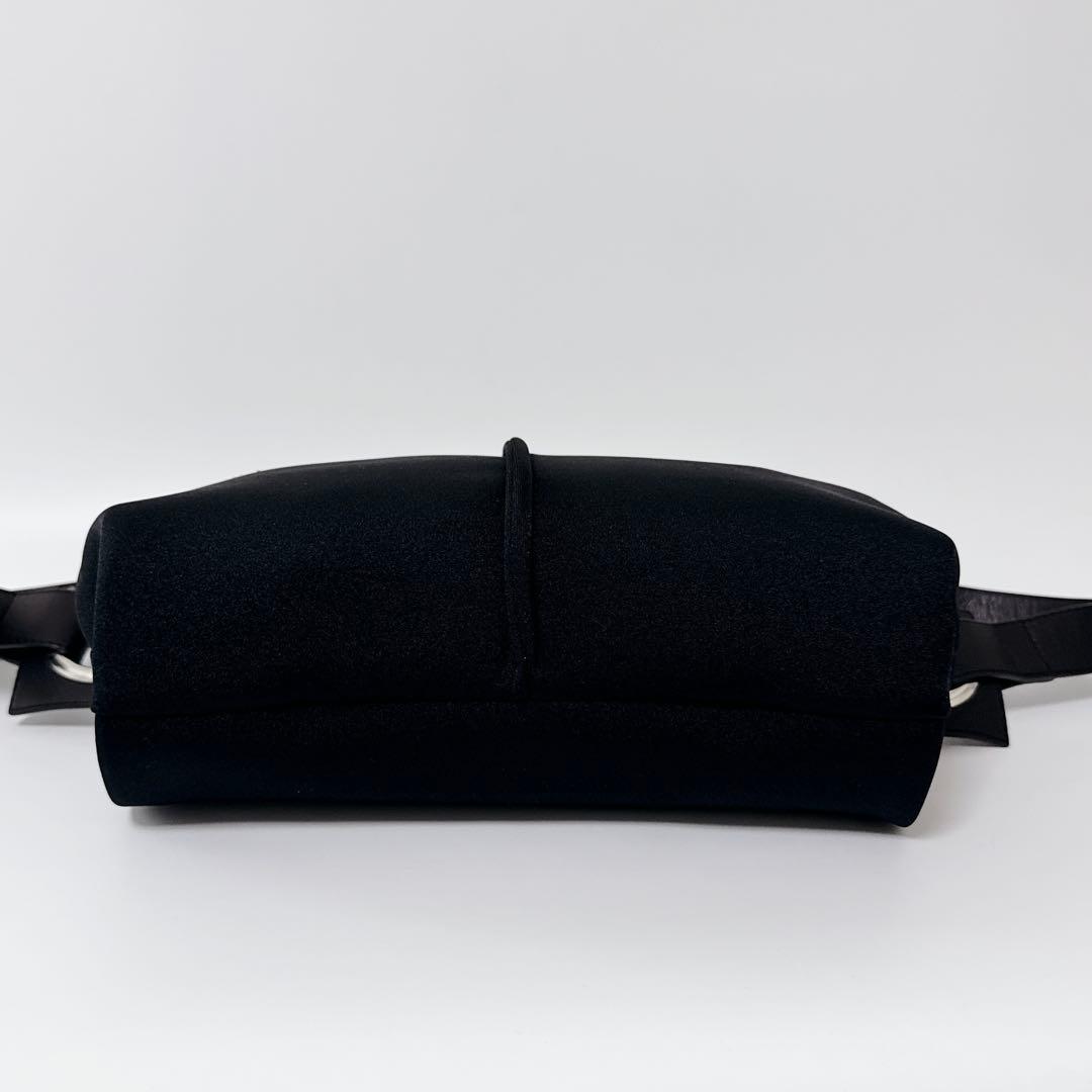 【未使用品級】kawa-kawa wet ハトメ　ボディバッグ　ブラック