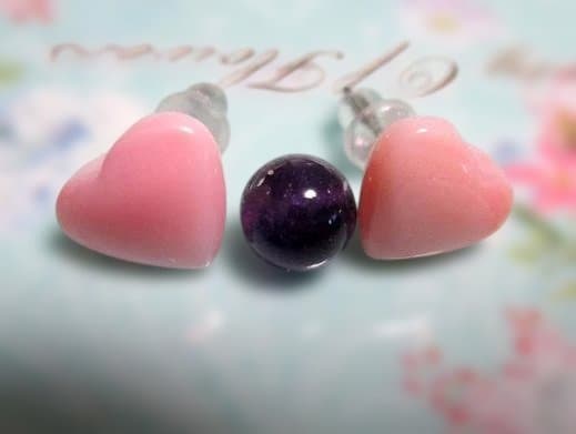 あこや真珠と黄緑色のスワロビーズのピアス他