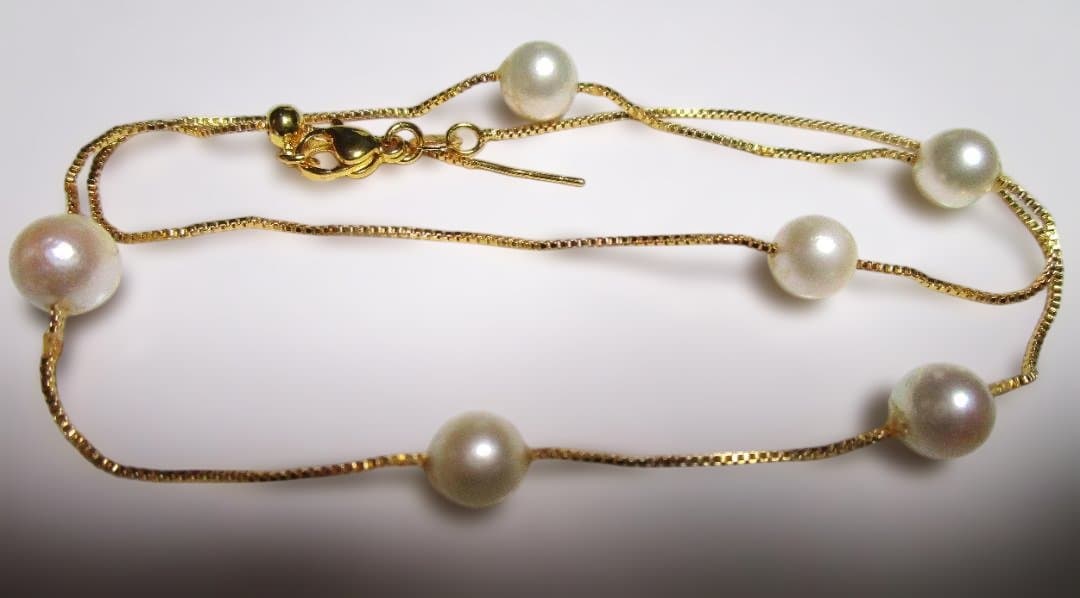 あこや真珠と黄緑色のスワロビーズのピアス他