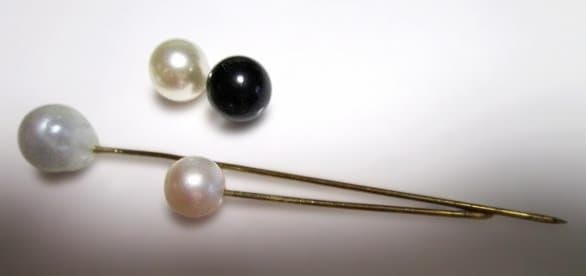 あこや真珠と黄緑色のスワロビーズのピアス他