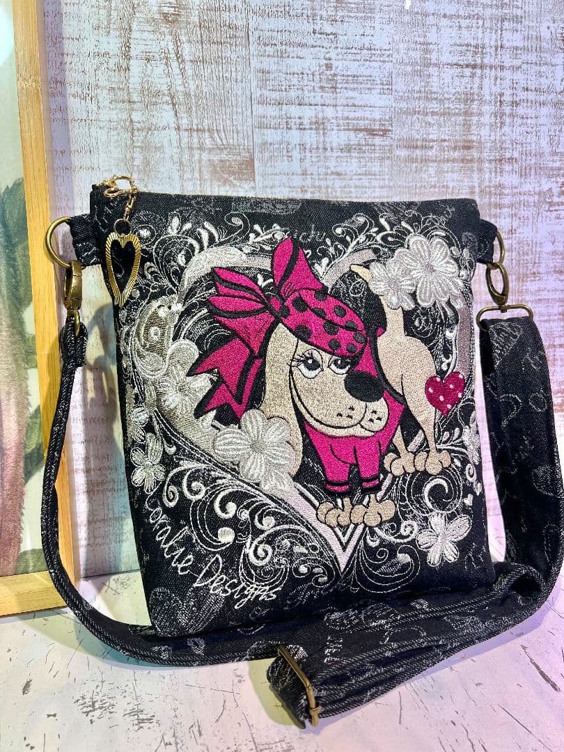 ロラライハリス♡ブラック英字ハートデニム♡刺繍のショルダーバッグ♡わんちゃん