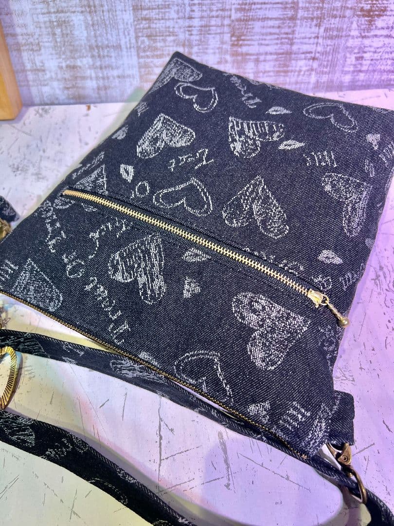 ロラライハリス♡ブラック英字ハートデニム♡刺繍のショルダーバッグ♡わんちゃん