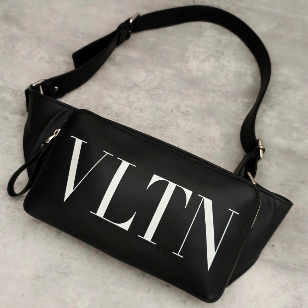 【正規品・極美品】VALENTINO ボディバッグ VLTN スタッズ ブラック