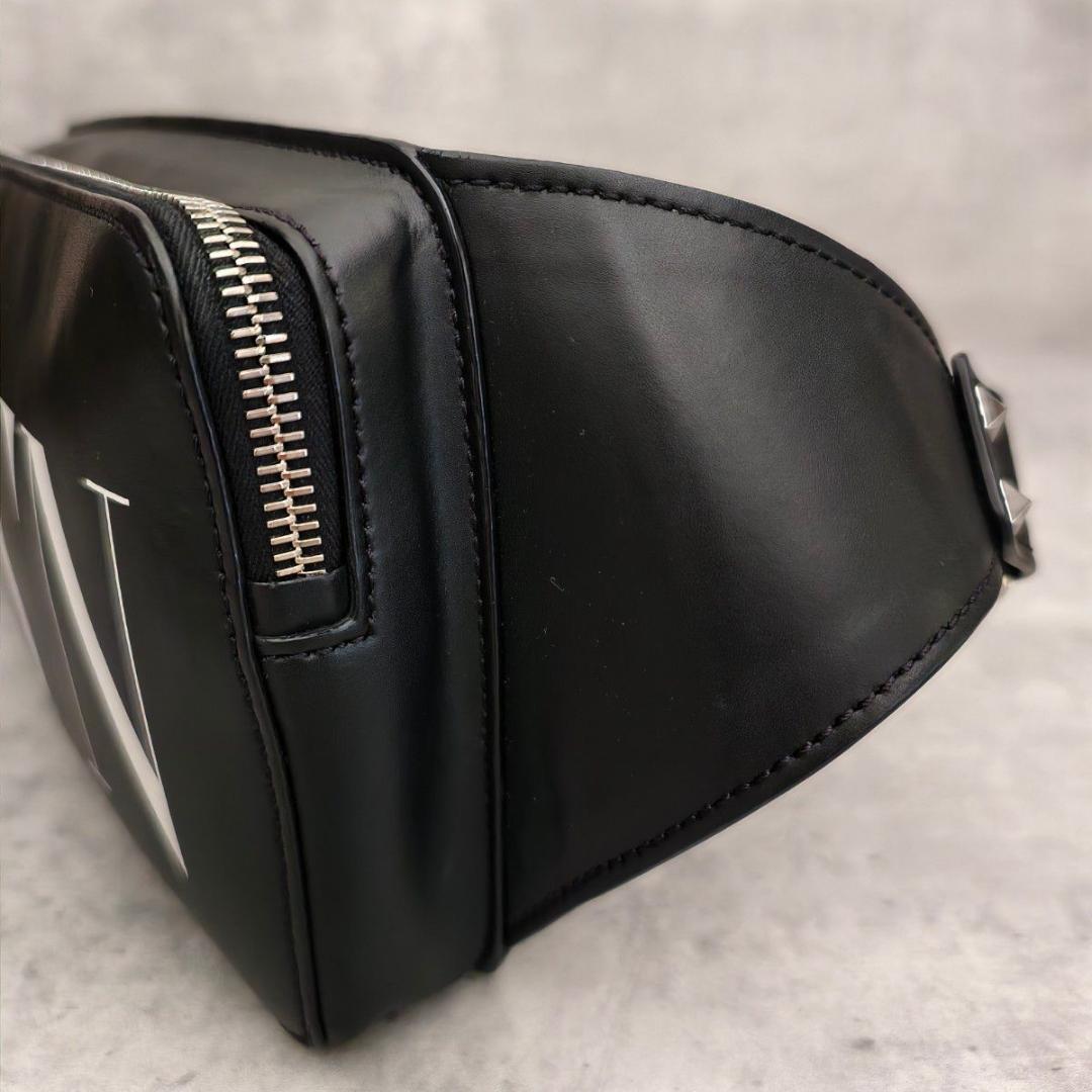 【正規品・極美品】VALENTINO ボディバッグ VLTN スタッズ ブラック