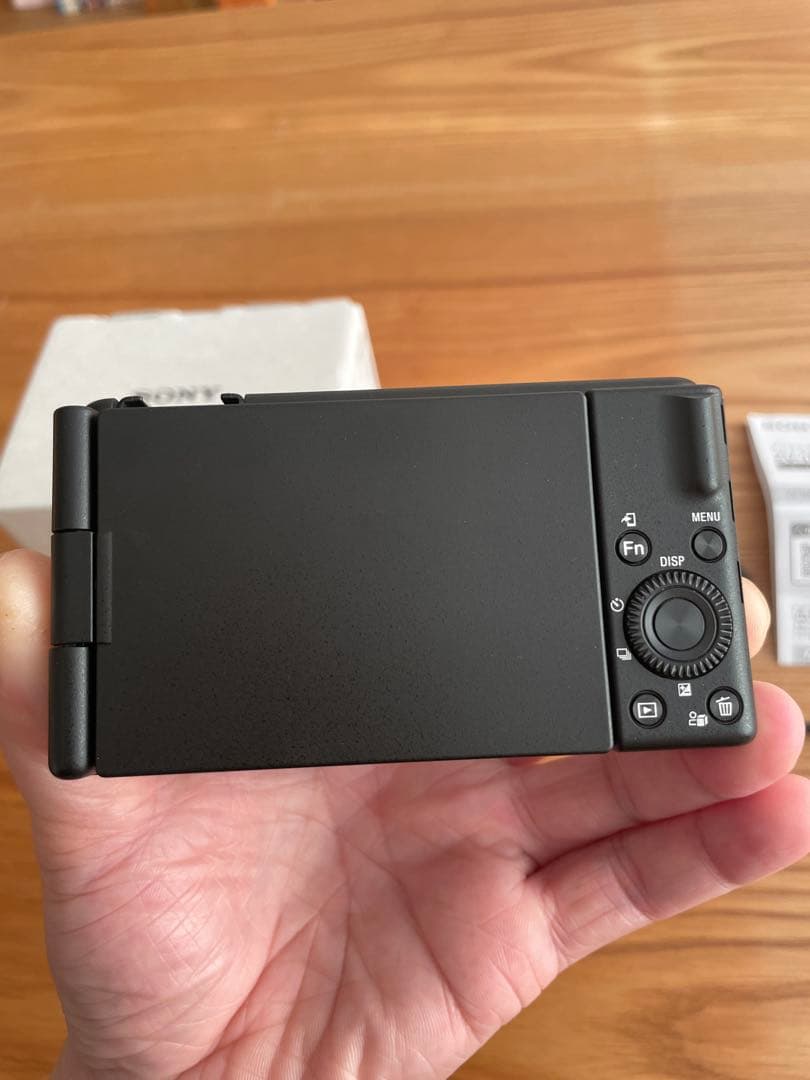 [美品]SONY ZV-1M2 + バッテリー x 5 (純正品)