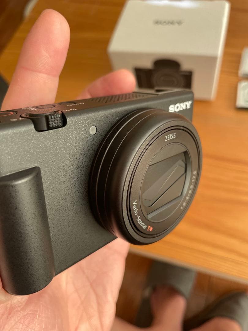 [美品]SONY ZV-1M2 + バッテリー x 5 (純正品)