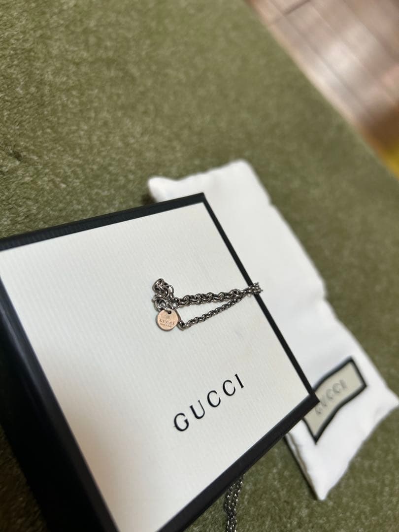 GUCCI シルバー925 ロゴチャーム ネックレス