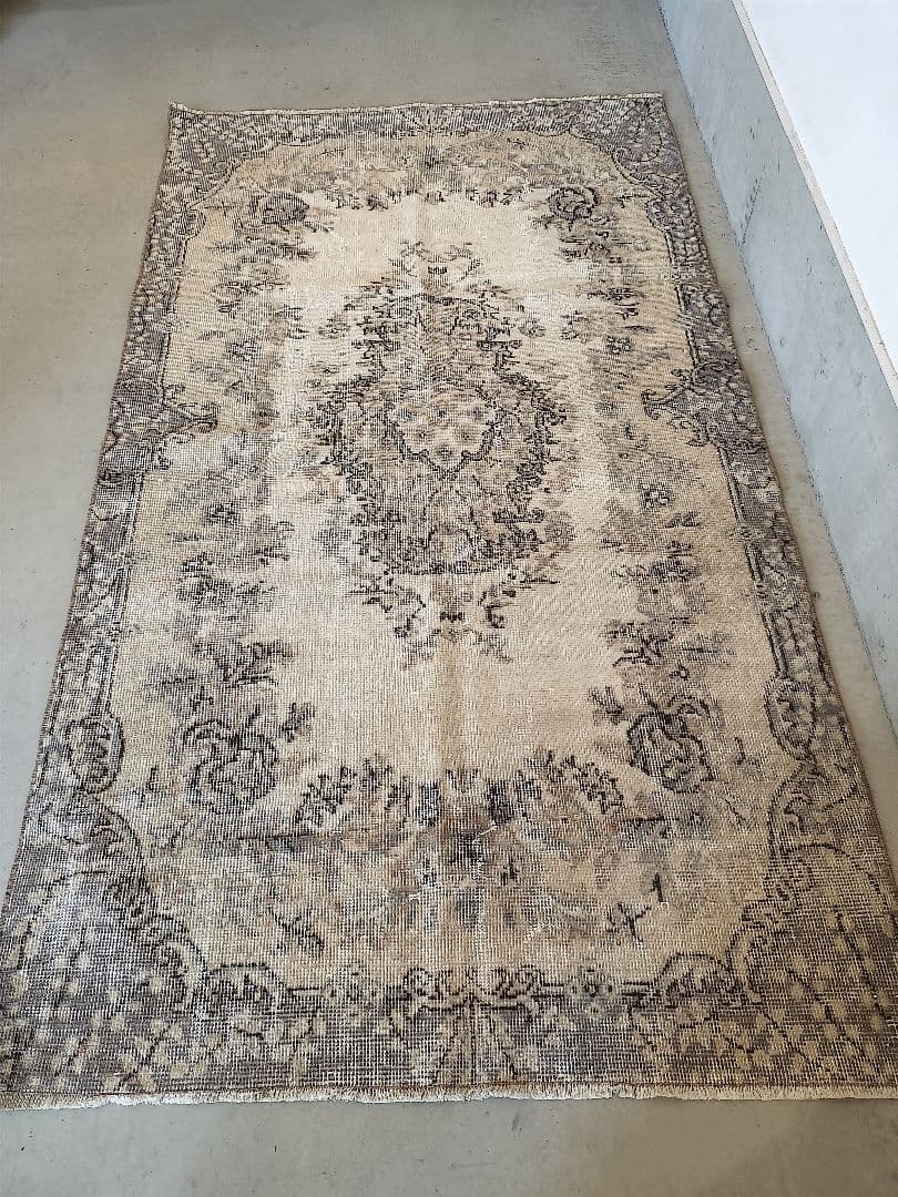 【AYA ☆ セール中】淡いグレーとクリームの淡色ラグ　　No.617