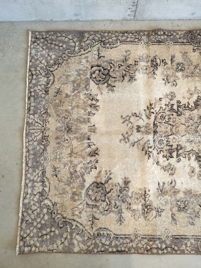 【AYA ☆ セール中】淡いグレーとクリームの淡色ラグ　　No.617