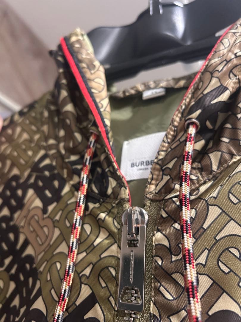 Burberry カモフラージュ ナイロンジャケット