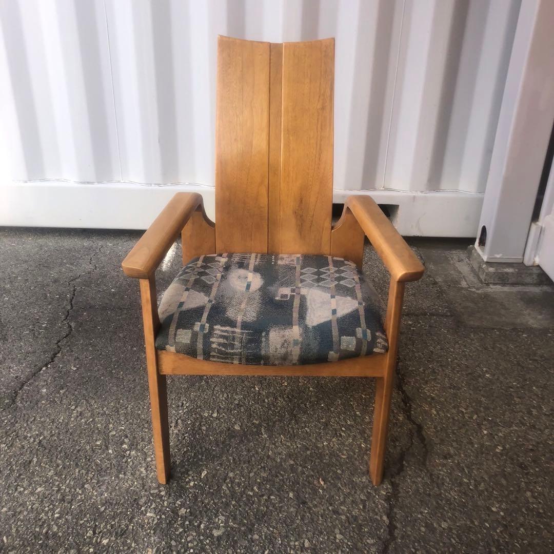 カリモク　ハイバックチェア　モダンデザインの木製チェア　アーム付き　①