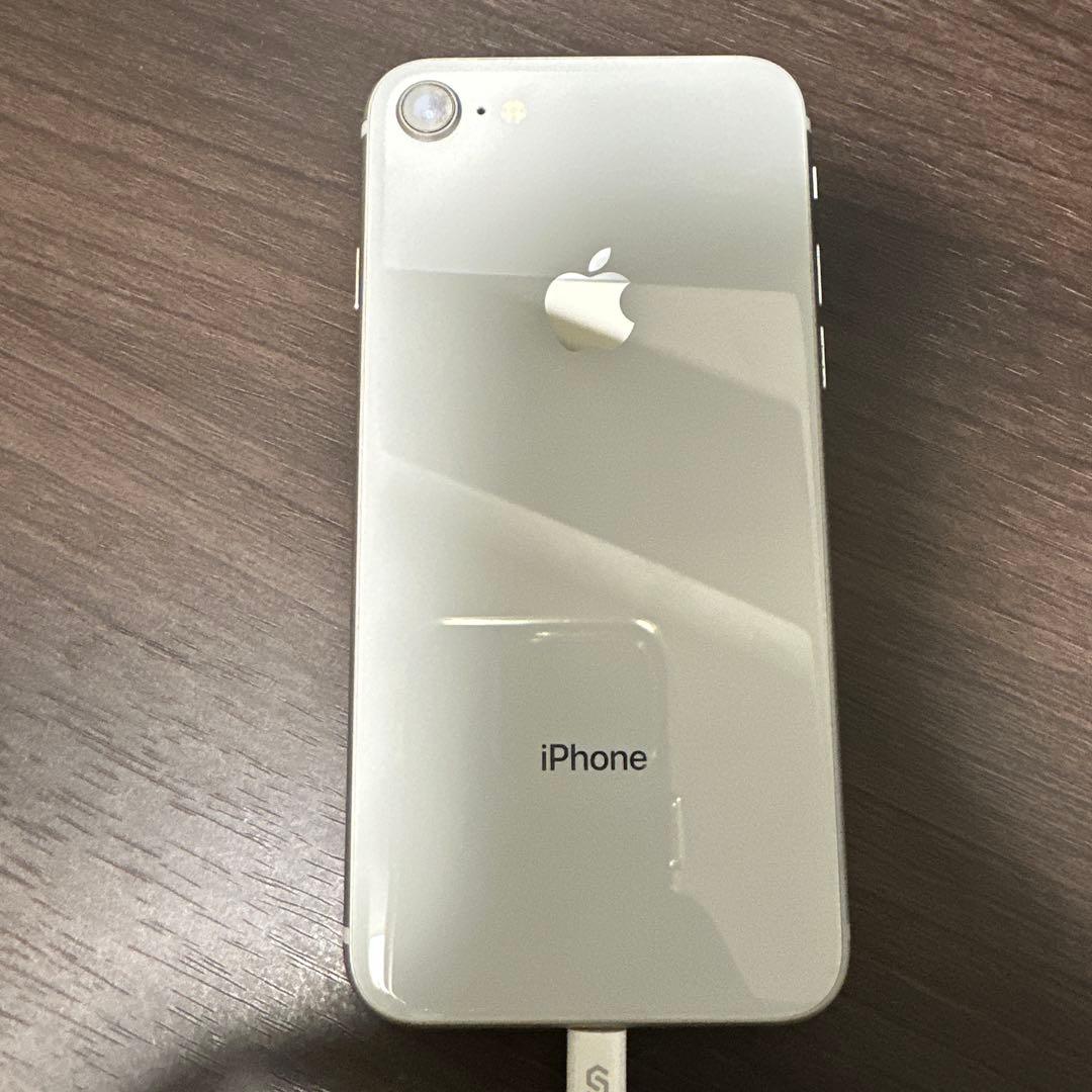 Apple iPhone 8 シルバー 本体　64gb SIMフリー