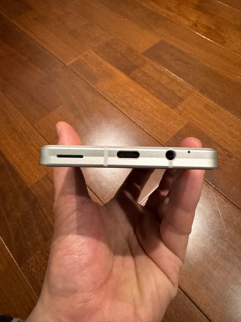 SHARP AQUOS ホワイト 本体