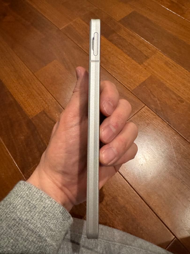 SHARP AQUOS ホワイト 本体