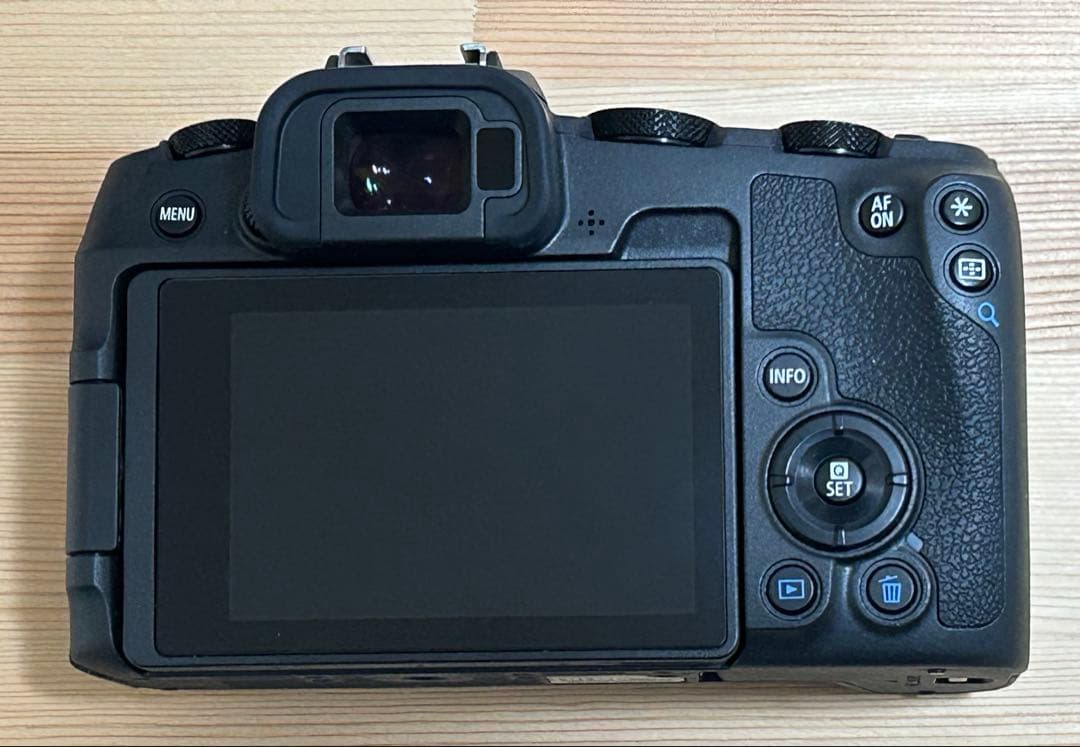 Canon EOS RP 本体・充電器・純正バッテリー2個・ボディケース付き