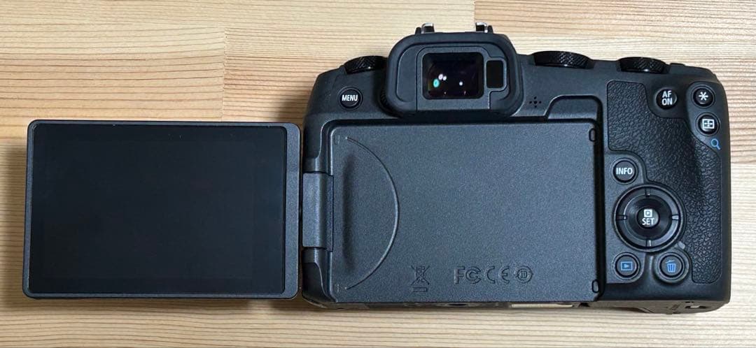 Canon EOS RP 本体・充電器・純正バッテリー2個・ボディケース付き