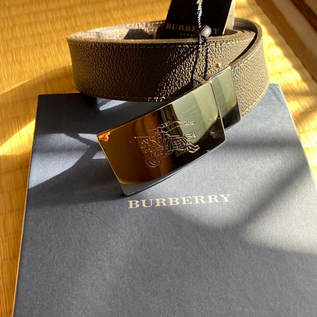 BURBERRY ブラックレザー ベルト