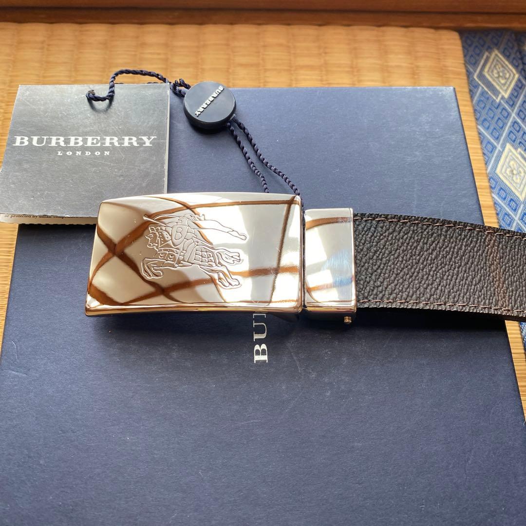 BURBERRY ブラックレザー ベルト