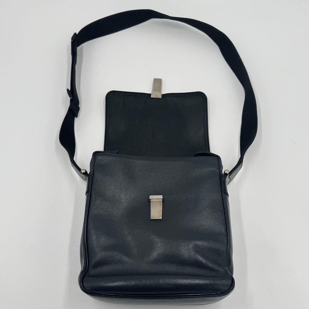 ルイヴィトン タイガ ヤランガ レザー ショルダーバッグ