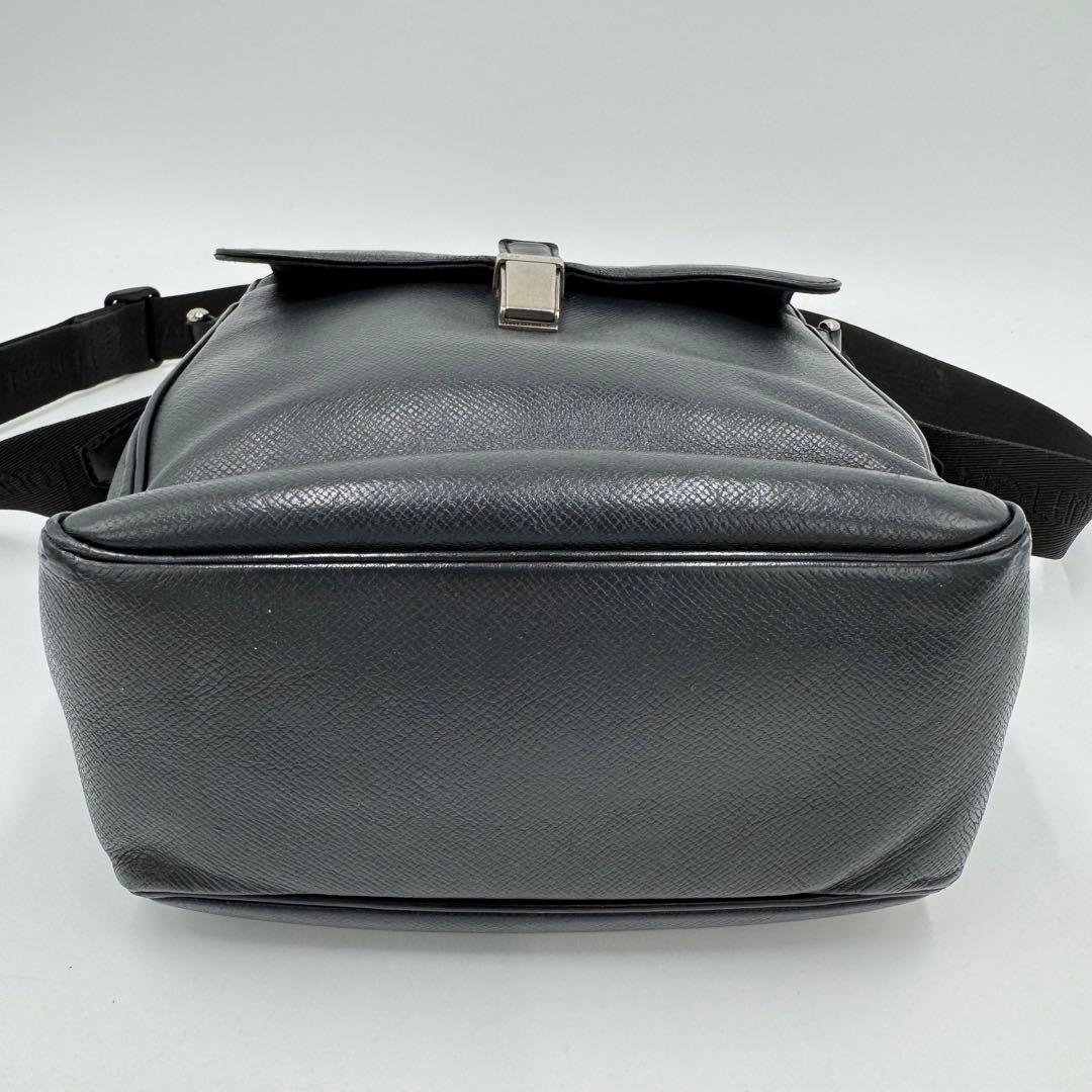 ルイヴィトン タイガ ヤランガ レザー ショルダーバッグ