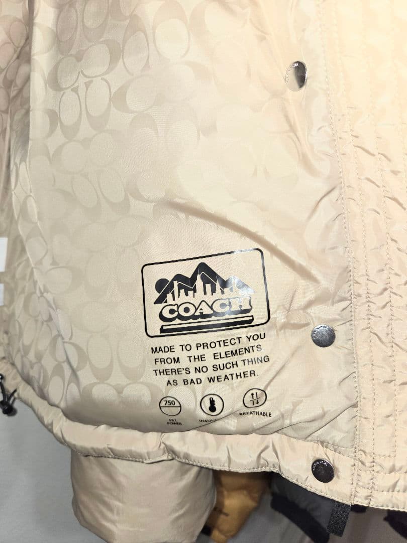 COACH ベージュ ダウンジャケット