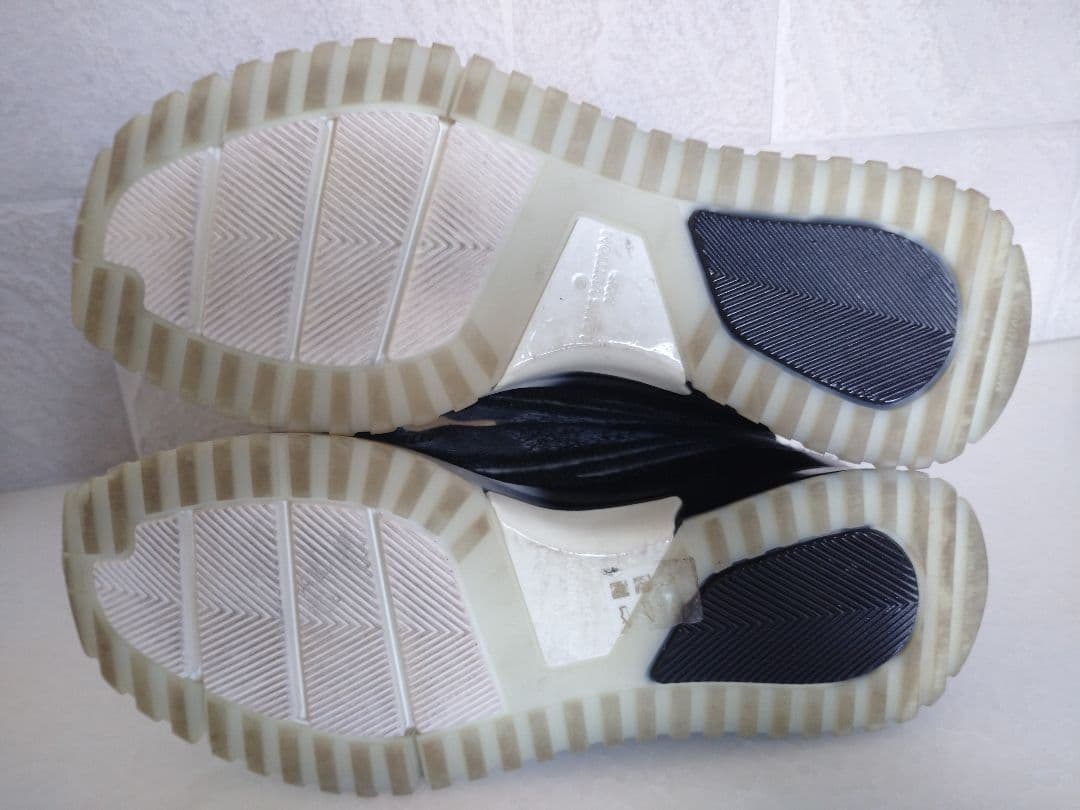 ルイヴィトン　VNRラインスニーカー LVロゴ入り 7.5 グレー×黒