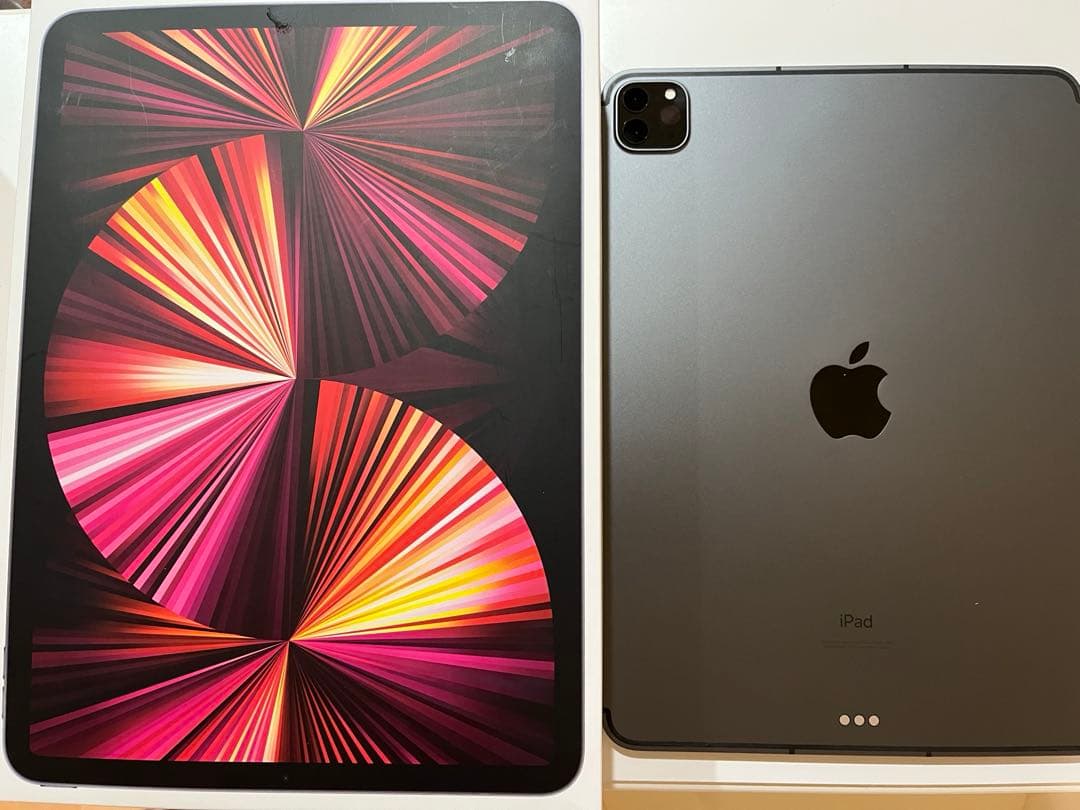 Apple iPad Pro (11インチ, 第3世代) カバー付き
