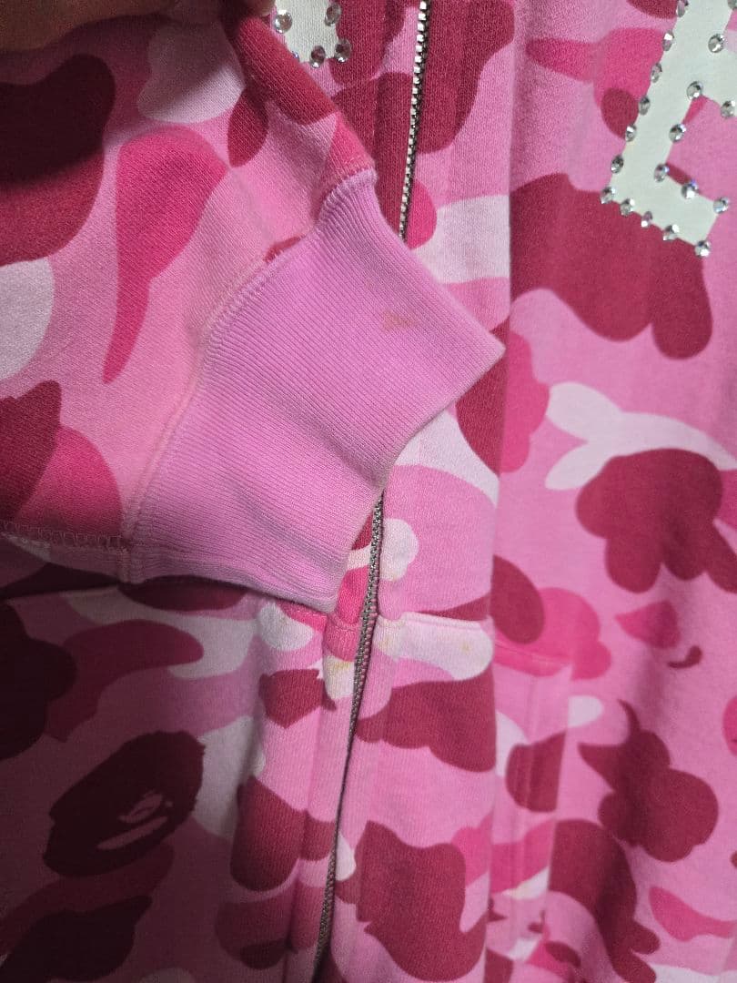BAPE ピンクカモフラ スワロフスキー フード付きパーカー