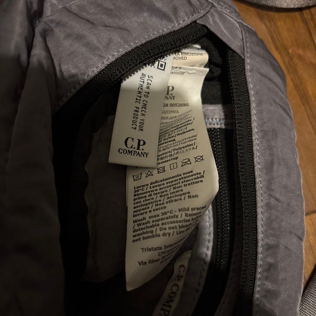 CP COMPANY ボディバッグ