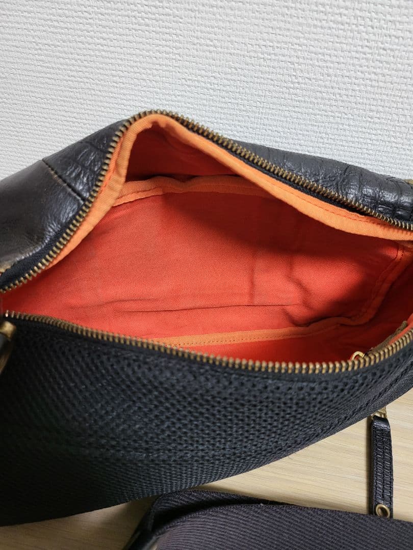 ディーゼル Masterpiece クロコダイル柄ボディーバッグ