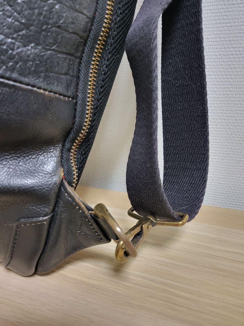 ディーゼル Masterpiece クロコダイル柄ボディーバッグ