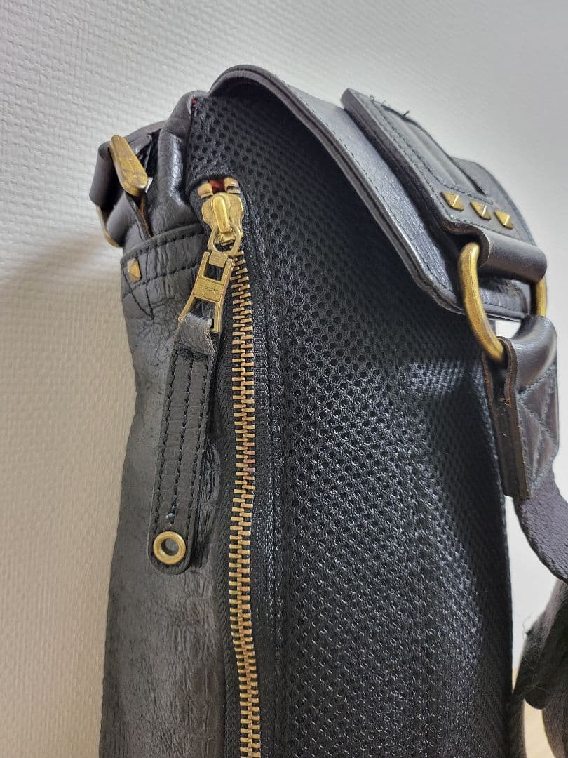 ディーゼル Masterpiece クロコダイル柄ボディーバッグ