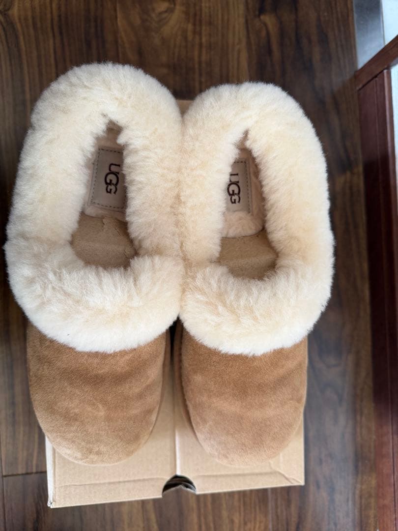 UGG ベージュ ムートンブーツ　一度使用のみの美品